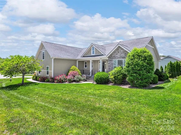 10 Shoeing Box Way, Hendersonville, NC 28792