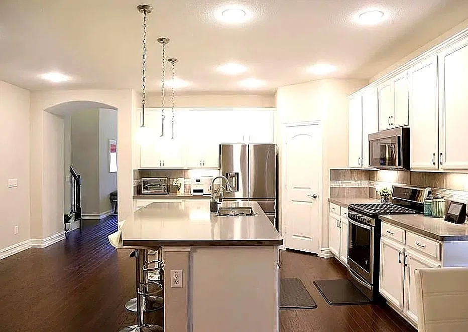 4 bed, 2961 sqft, $3,195 — Photo 2