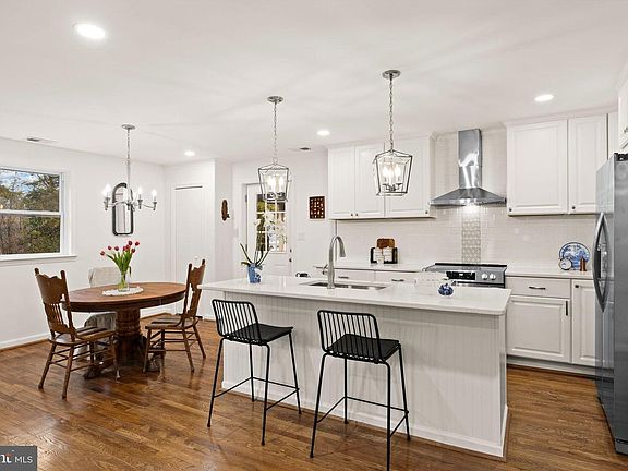 4th image of 10789 Brent Town Rd