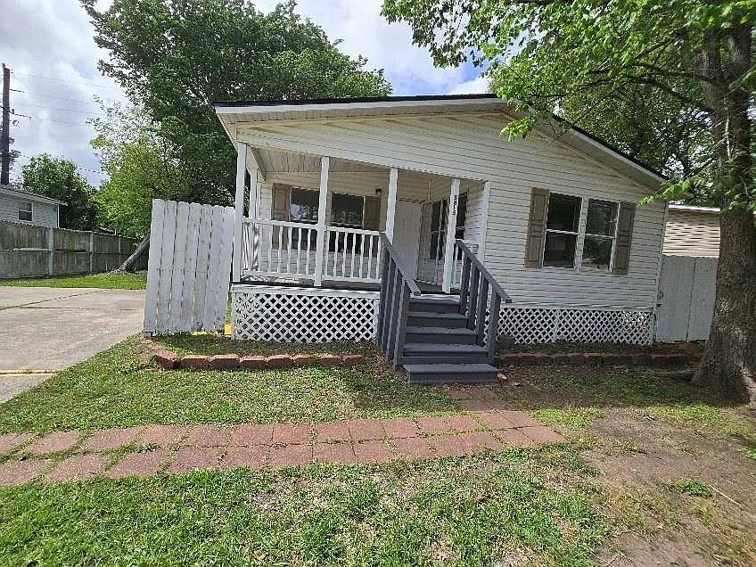 5815 Dylan Dr