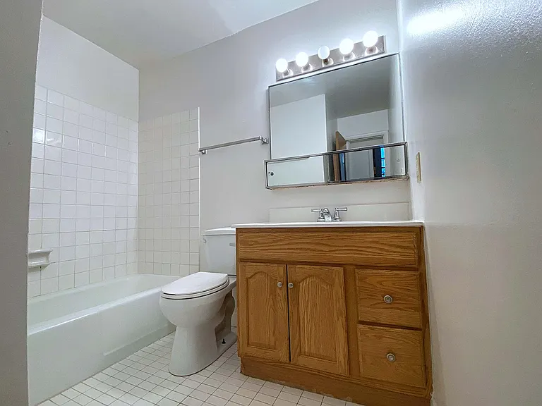 Holiday Acres Apartments — Photo 53