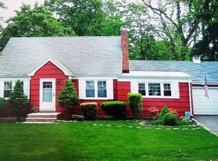 11 Mountain Ave, Park Ridge, NJ 07656