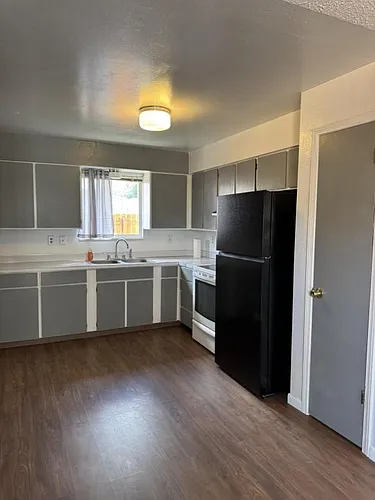 490 SE Kohler Ct Photo 1