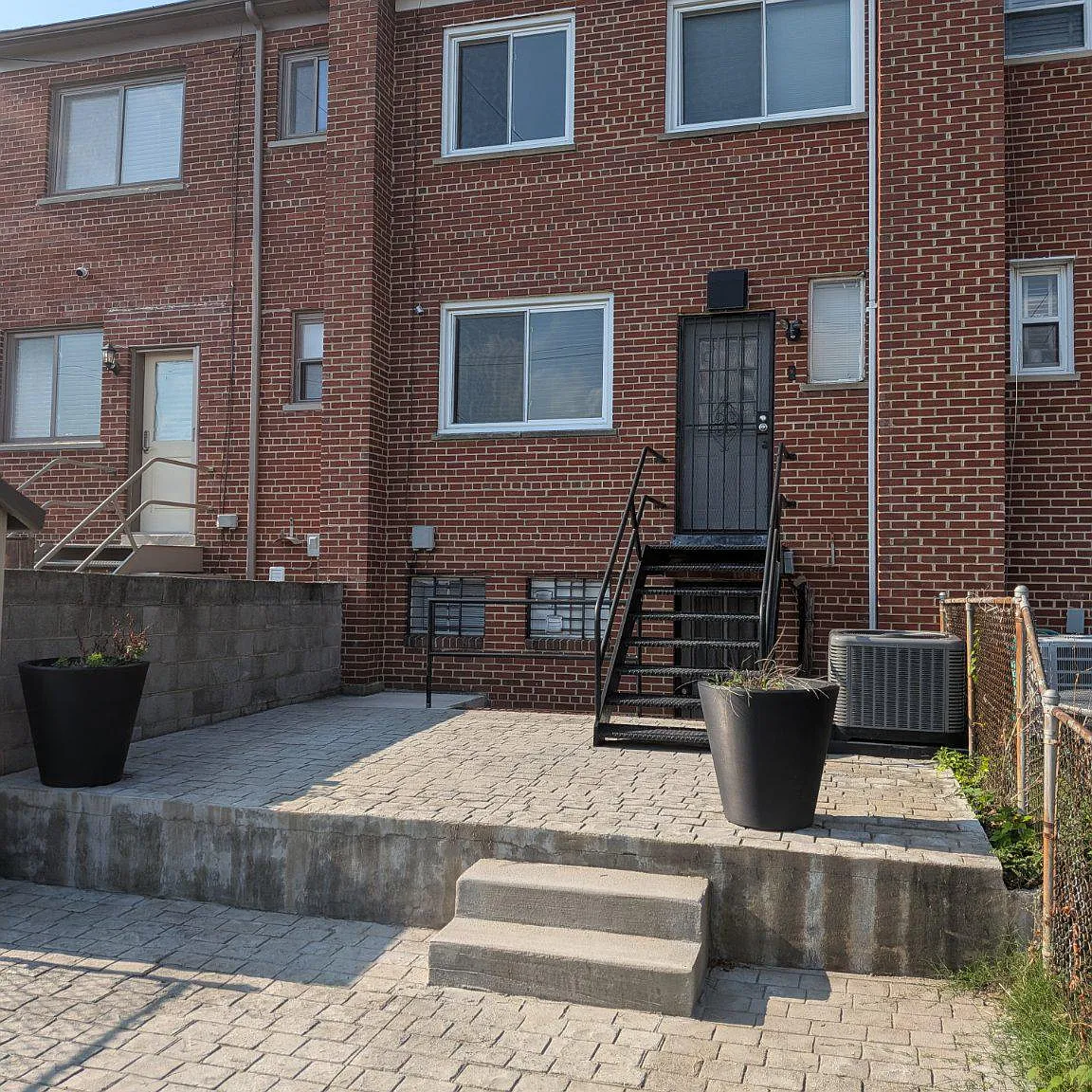 3 bed, 2.0 bath, 1540 sqft, $3,200 — Photo 2