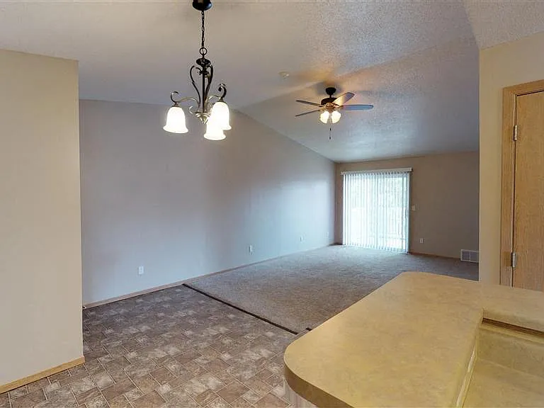 Oakmont Estates — Photo 27
