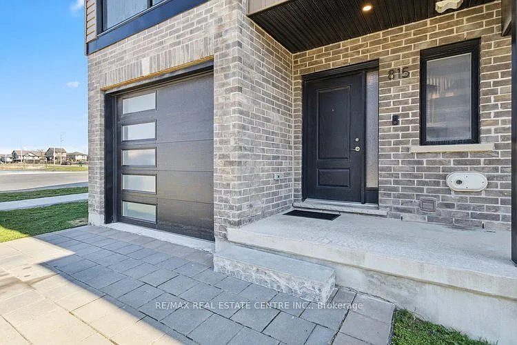 815 Sarnia Rd #1 — Photo 2