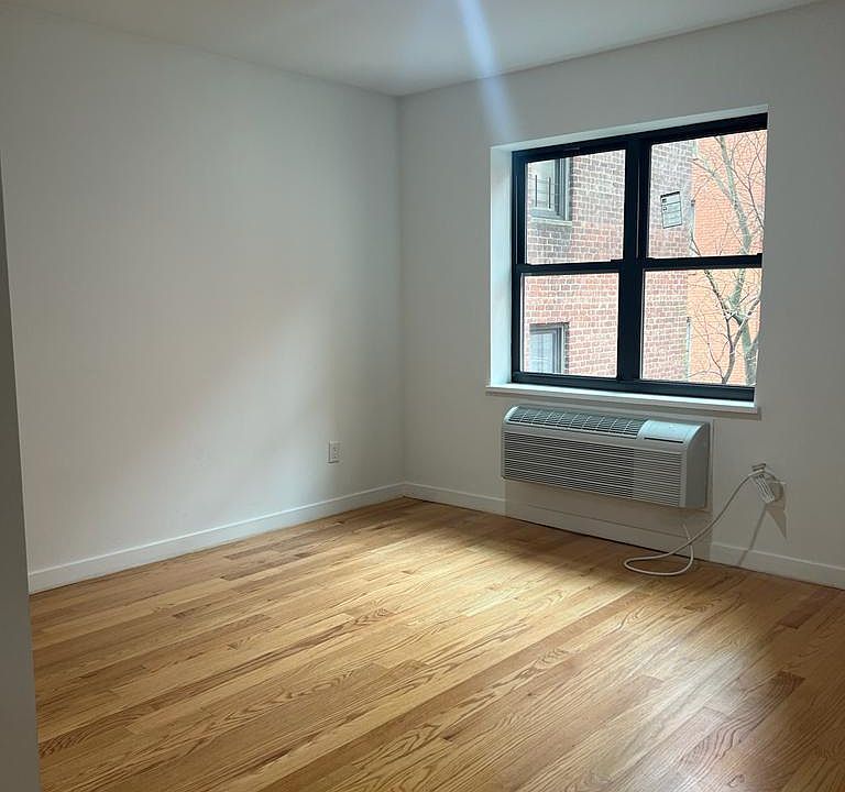 2nd image of 2851 University Ave APT 3D