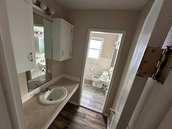 5th image of 2224 Girard Ave