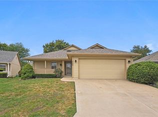 700 E Saturn Dr, Raymore, MO 64083