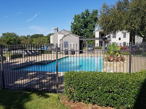 3rd image of 6228 Glenview Dr #253