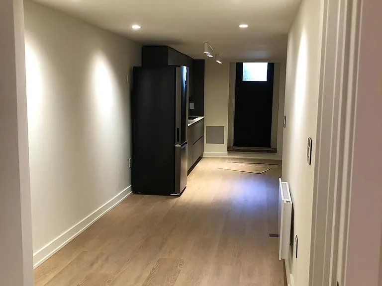 687 Bloor St W #BASEMENT — Photo 1