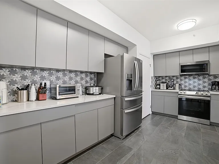 54 Rainey St #1018 — Photo 8