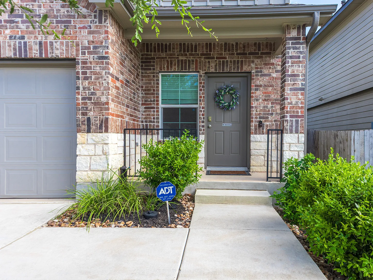 4 bed, 2.5 bath, 2188 sqft, $2,095 — Photo 2