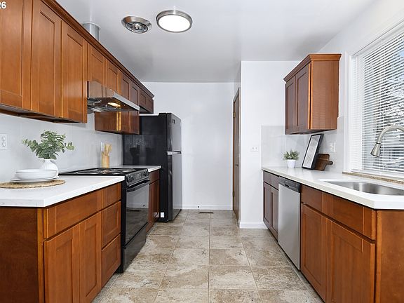 4th image of 8411 SE Brooklyn St