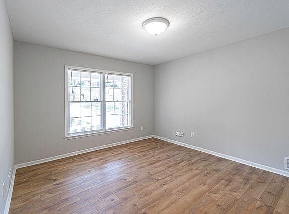 5th image of 790 Anna Ct