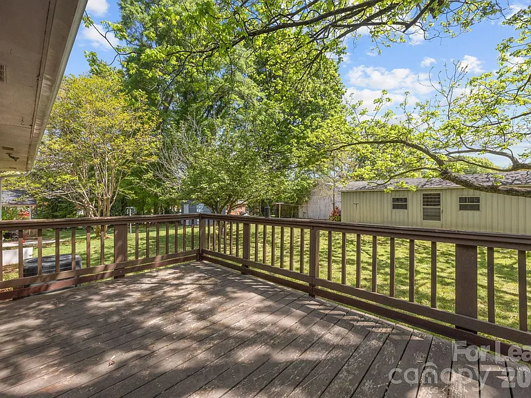 1502 Cloverdale Ln — Photo 21