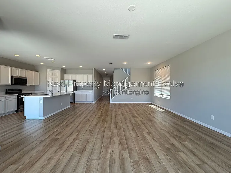 5618 N 87th Dr — Photo 5