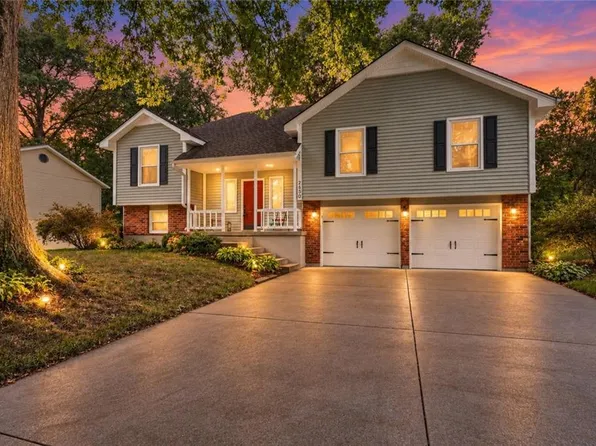 2830 S Sweet Briar Dr, Independence, MO 64057