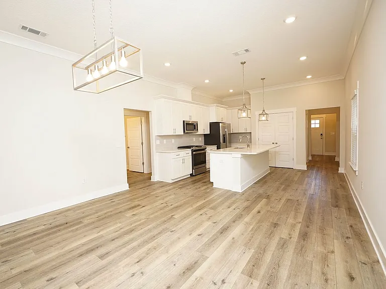 1568 Pine St — Photo 13