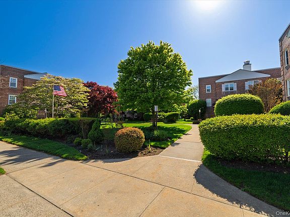 2nd image of 200 N village Avenue #F6