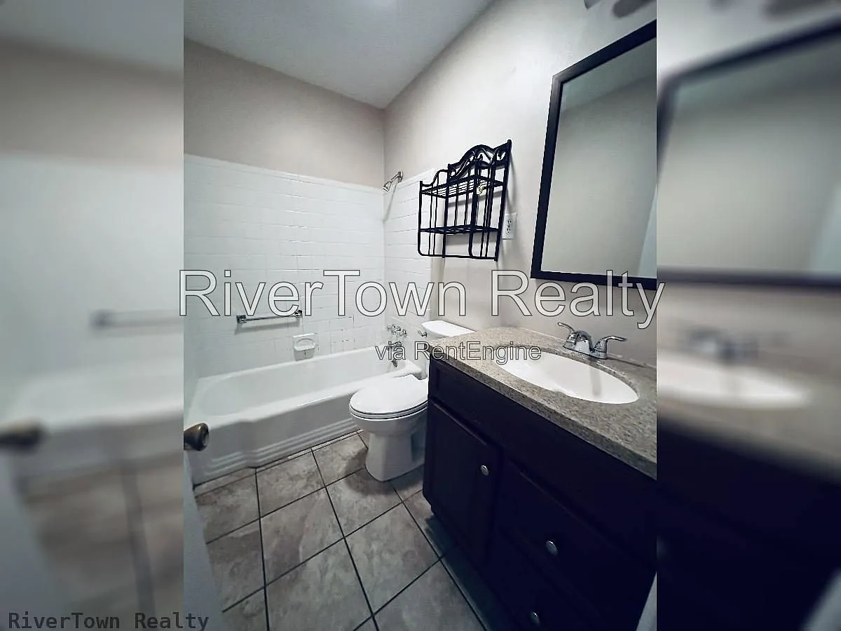 3 bed, 1.5 bath, 1239 sqft, $1,350 — Photo 3