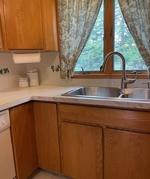 179 Derby Ave — Photo 8