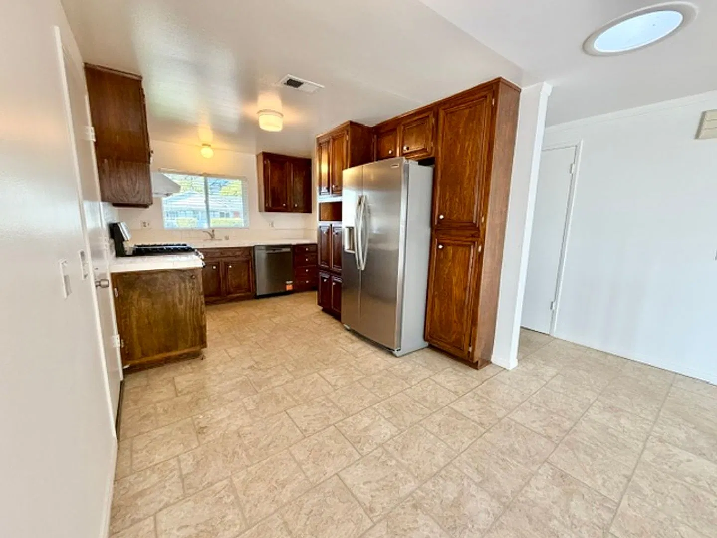 Bright 4 bedroom home in Goleta — Photo 4