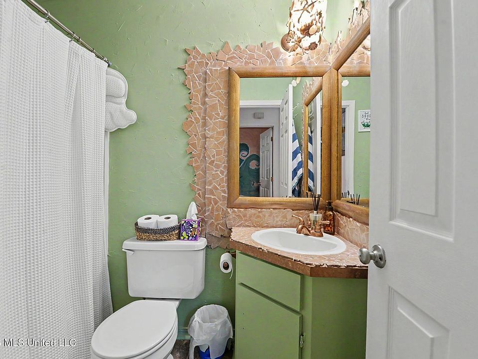 16th image of 9204 Live Oak Ave