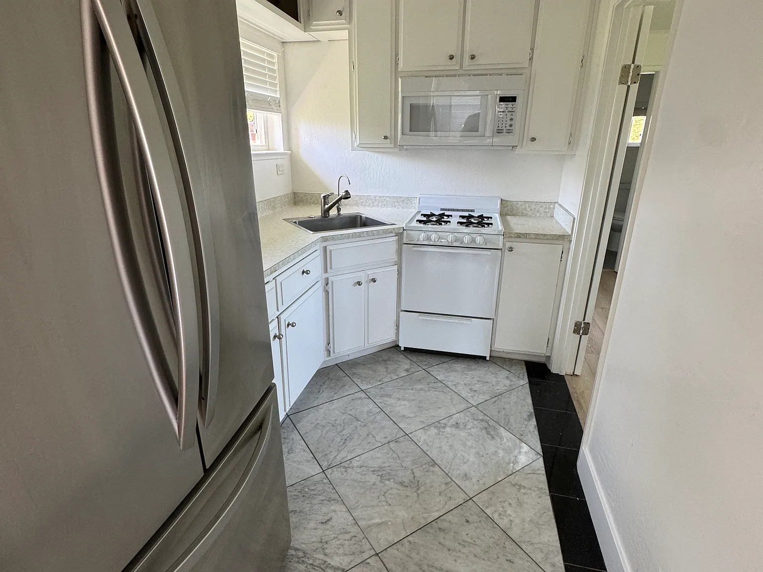 1 bed, 750 sqft, $1,600 — Photo 2