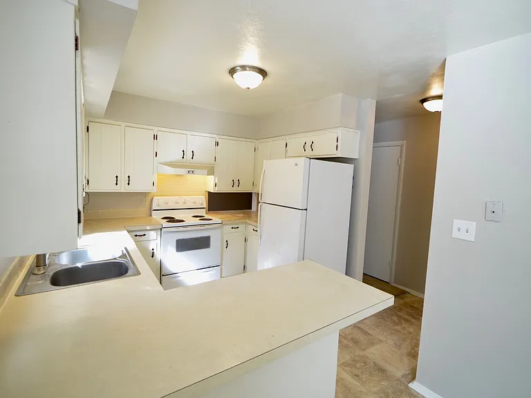 5705 S Pearl St — Photo 8