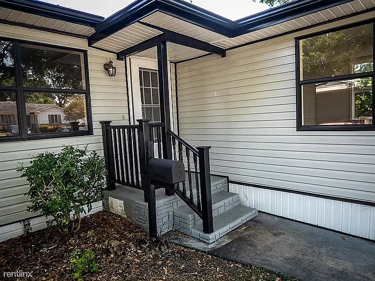 3 bed, 1387 sqft, $2,600 — Photo 2