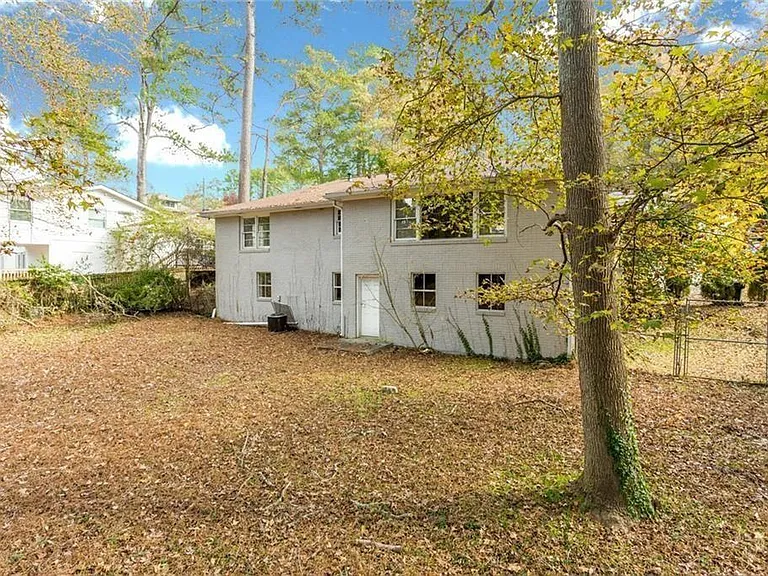 2720 Stonecreek Rd SE — Photo 30