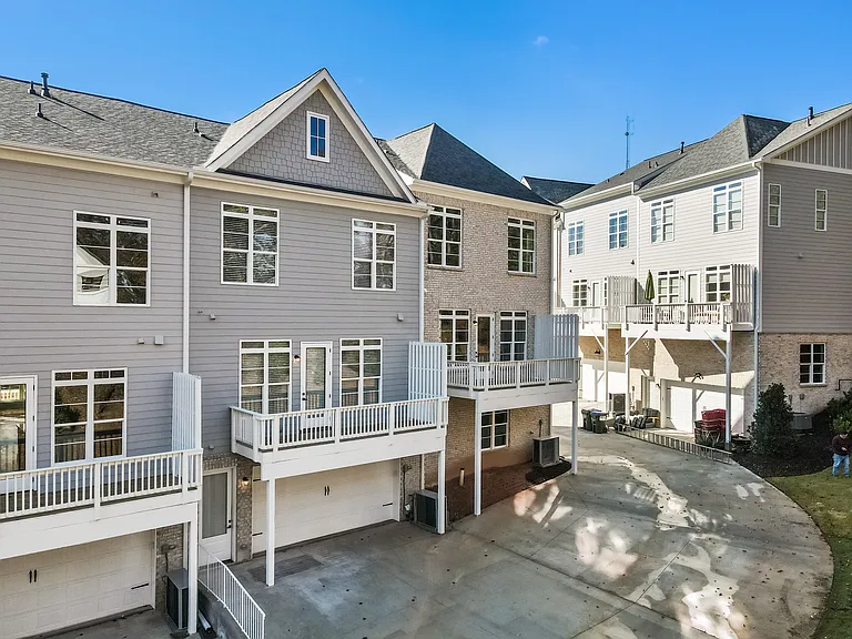 2035 Parkside Ln — Photo 46