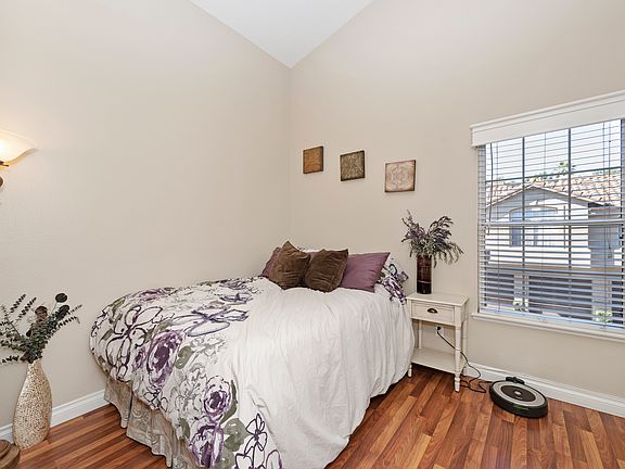 4th image of 4 Headland Pl