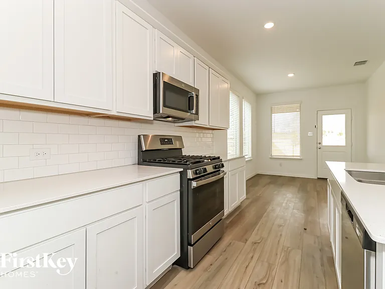 10113 Elkhorn Dr — Photo 6