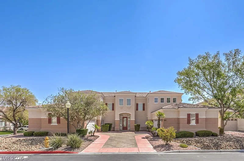 5 bed, 4.5 bath, 3925 sqft, $4,500 — Photo 3