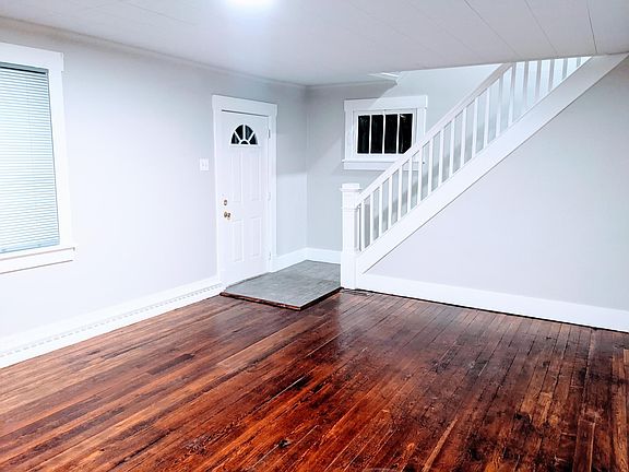 Living Room (284.14 SqFt)