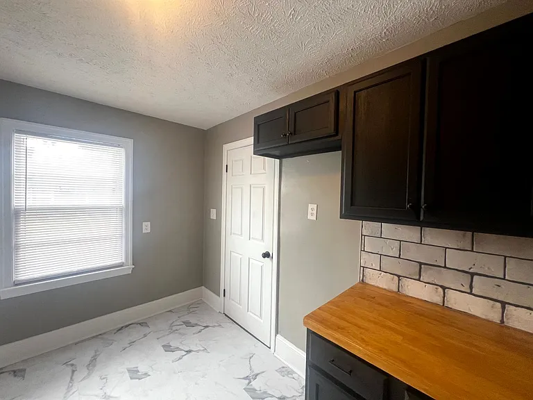 124 Eastwood Ave — Photo 5