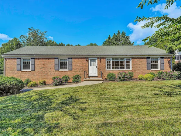 4212 Woodridge Dr, Roanoke, VA 24018