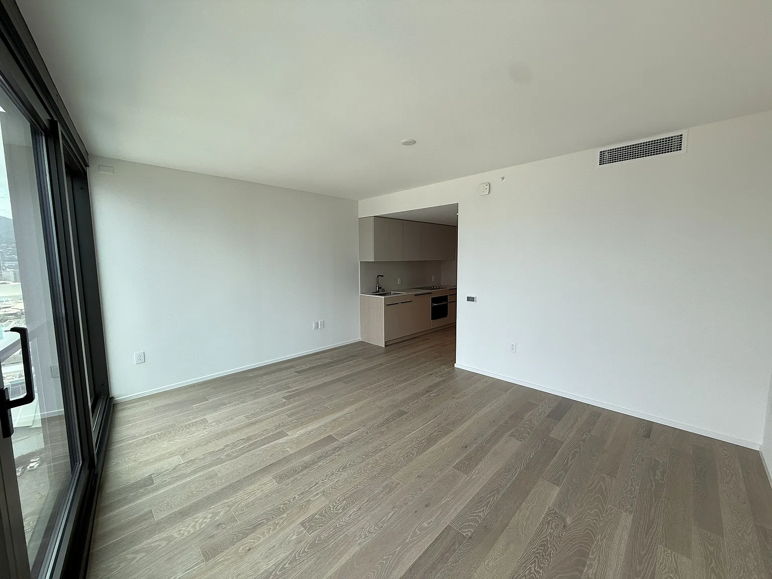 Studio, 439 sqft, $3,300 — Photo 4