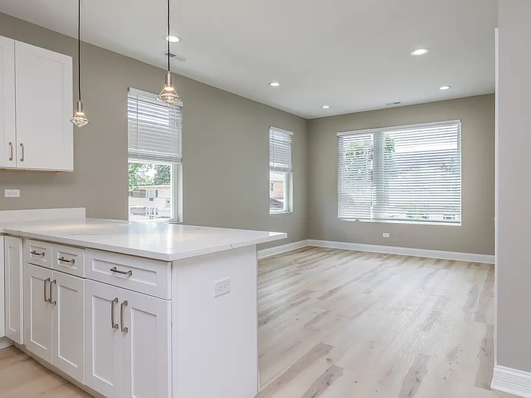 725 N Waller Ave #1 — Photo 5
