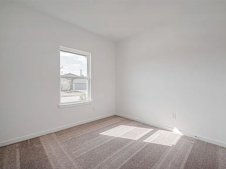 1127 Sugar Dr — Photo 4