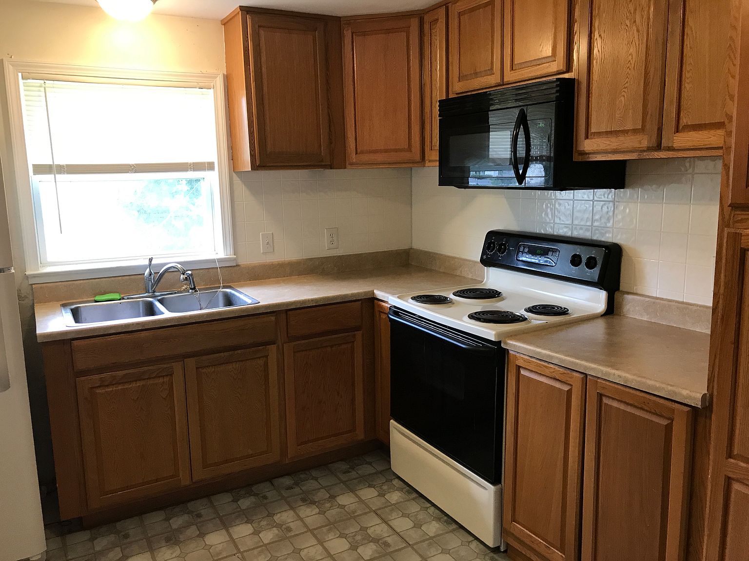 2514 Bay City Rd APT 6, Midland, MI 48642 | Zillow