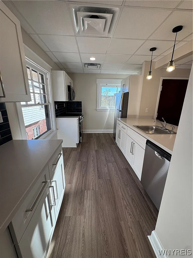 2 bed, 1.0 bath, 2069 sqft, $2,200 — Photo 4
