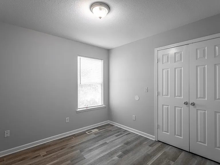 1621 Oak St — Photo 10
