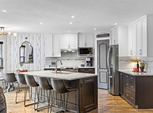 390 E Cove Rd, Chestermere, AB T1X 1J6