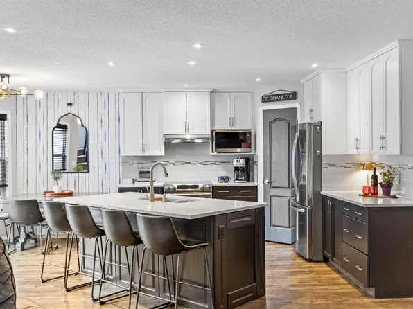 390 E Cove Rd, Chestermere, AB T1X 1J6