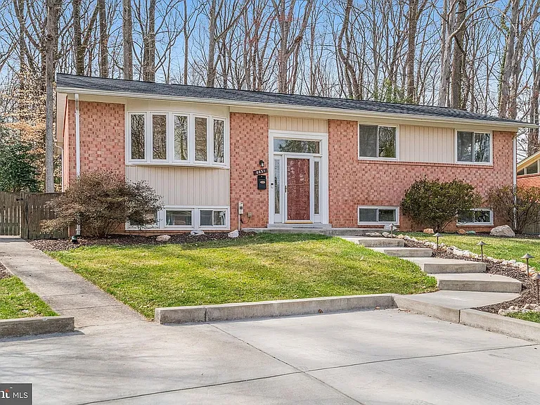 8651 Cromwell Dr — Photo 2