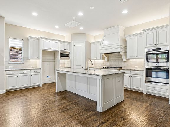 5th image of 3920 Marigold Ln