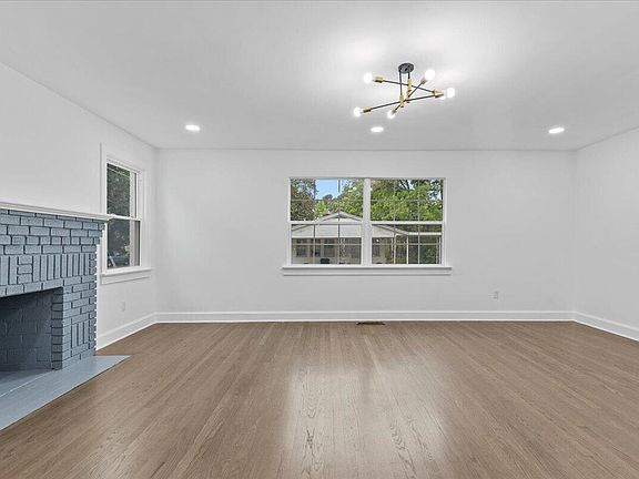 5th image of 157 N Elizabeth St